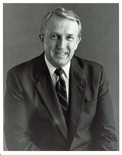 Formal portrait of Dale Bumpers © Special Collections, University of Arkansas Libraries, Fayetteville