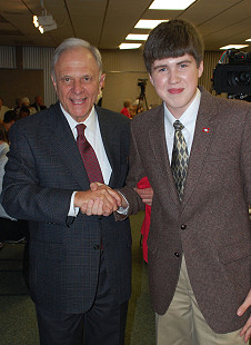 Bumpers/Pryor Democratic event in Russellville Arkansas-David Pryor With student Garrett Oates © Pryor Center for Arkansas Oral and Visual History, University of Arkansas