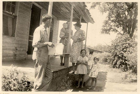 Visit from Home Demonstration agent; Johnson County Extension Homemakers Club Records MC1270 © Pryor Center for Arkansas Oral and Visual History, University of Arkansas