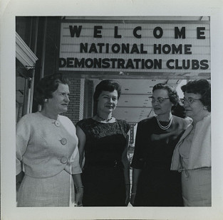 Group of women at the National Home Demonstration Club meeting; Dorris Vick Collection MC961 © Pryor Center for Arkansas Oral and Visual History, University of Arkansas