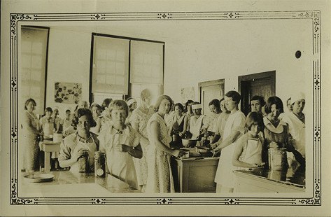 Home Demonstration and 4-H club members attend canning demonstration at Hartman Community; Dorris Vick Collection MC961 © Pryor Center for Arkansas Oral and Visual History, University of Arkansas