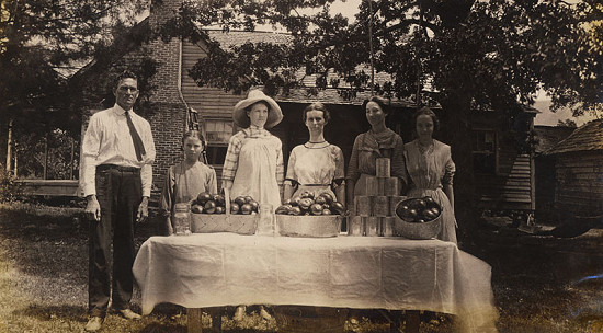 "Tomato" Girls Club, 1912; Mabelvale Home Demonstration Club Records MC1640 © Pryor Center for Arkansas Oral and Visual History, University of Arkansas