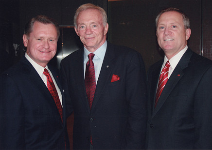 David Gearhart with Jerry Jones and University of Arkansas athletics director Jeff Long © Pryor Center for Arkansas Oral and Visual History, University of Arkansas