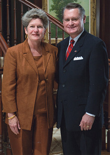 Jane and David Gearhart at the Chancellor's House, University of Arkansas, 2008 © Pryor Center for Arkansas Oral and Visual History, University of Arkansas