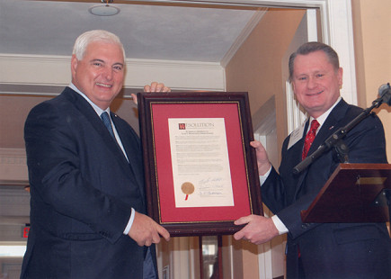 David Gearhart presenting Panama president Ricardo Martinelli the declaration for the Martinelli Endowed Scholarship, University of Arkasnas, February 2010  © Pryor Center for Arkansas Oral and Visual History, University of Arkansas