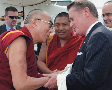 David Gearhart (second from right) with the Dalai Lama, Geshe Dorjee (center), and Sidney Burris (far right); Fayetteville, Arkansas, 2011 © Pryor Center for Arkansas Oral and Visual History, University of Arkansas