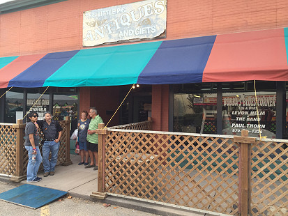 Blues fans in front of Bubba's Blues Corner during the King Biscuit Blues Festival; Helena, Arkansas, 2015 © Pryor Center for Arkansas Oral and Visual History, University of Arkansas