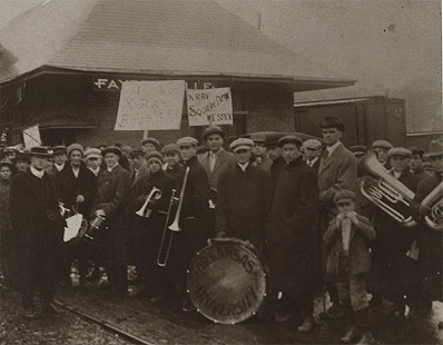 Members of the Razorback Band awaiting the return of the football team at the Fayetteville Depot, Dickson Street, circa 1915 © Photo courtesy of Special Collections, University of Arkansas Libraries, Fayetteville